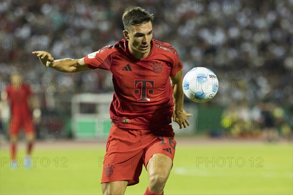 Football match, Joao PALINHA FC Bayern Munich on the ball, Donaustadion football stadium, Ulm,