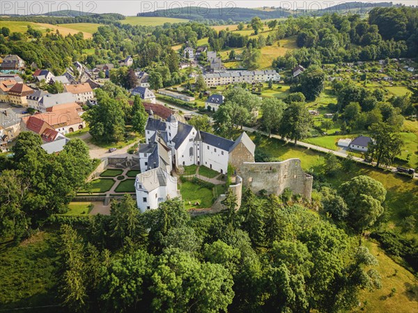 Lauenstein Castle originated from a castle with a core dating from the 13th century in the