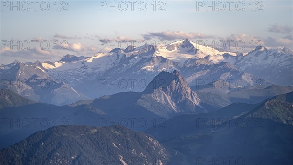 Evening atmosphere, view of Grossvenediger and Venediger group in the Hohe Tauern, in front Grosser