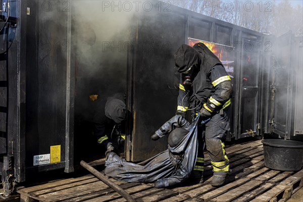 Hot training in the training container
