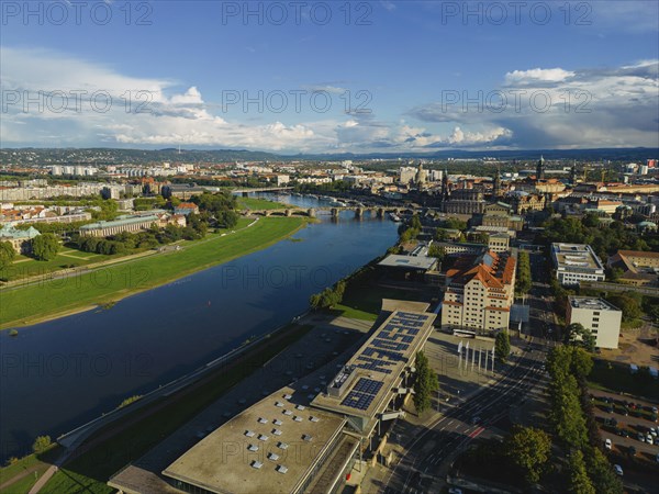 Congress Centre and Maritim Hotel am Elbufer