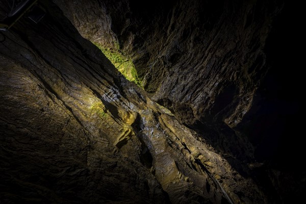 Dragon Cave Syrau