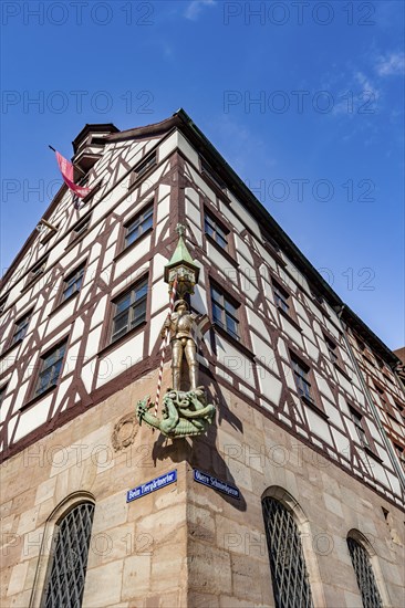 Pilatushaus, half-timbered house below the Kaiserburg near the Tiergärtnertor, sculpture of St.