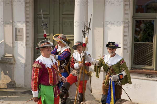 Pirna the members of the association Der Retter playfully re-enact the invasion of the Swedes in