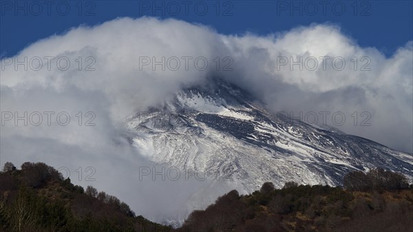 Snow-capped peaks, peaks shrouded in clouds, Etna, volcano, Eastern Sicily, Sicily, Italy, Europe