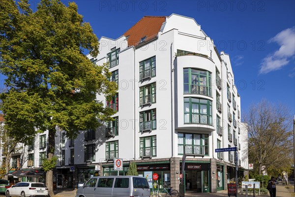 Residential and commercial building Mildred-Scheel-Strasse 2 4