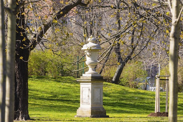 Bürgerwiese and Blüherpark, decorative vase