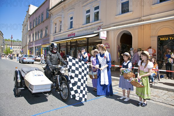 Sebnitz, town festival with classic car rally. The new flower girl Tina Häntzschel starts the