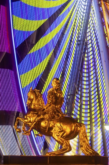 Neustädter Markt is home to one of Dresden's alternative Christmas markets. An illuminated Ferris