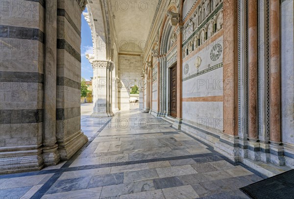 Porch, portico or narthex, main façade, Romanesque, cathedral, Cattedrale di San Martino also Duomo