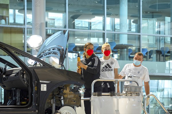 Women's national football team visits VW's Transparent Factory The German woman's national football