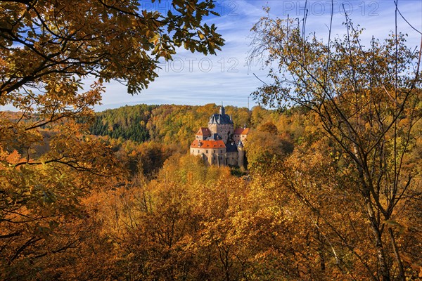 DEU Saxony Kriebstein Kriebstein Castle rises on a steep rock above the Zschopau. Within the large