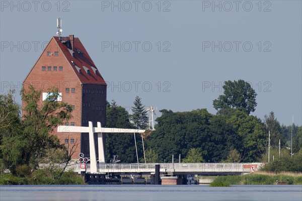 Warehouse building of the town of Loitz on the Peene with drawbridge, Flusslandschaft Peenetal