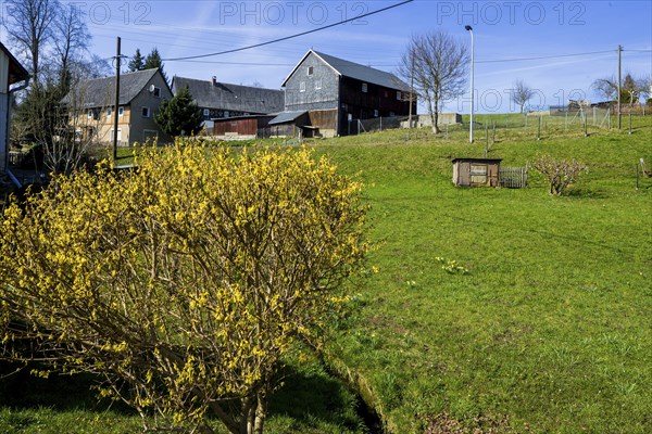 Lohsdorf is located to the east of the Saxon state capital Dresden in the north of Saxon
