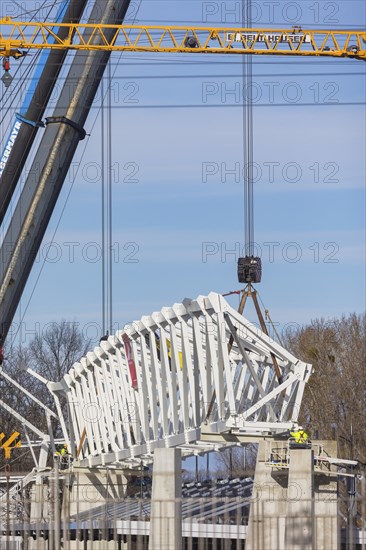 Assembly of the 105-metre-long light ring girder above the north stand of the Heinz Steyer Stadium