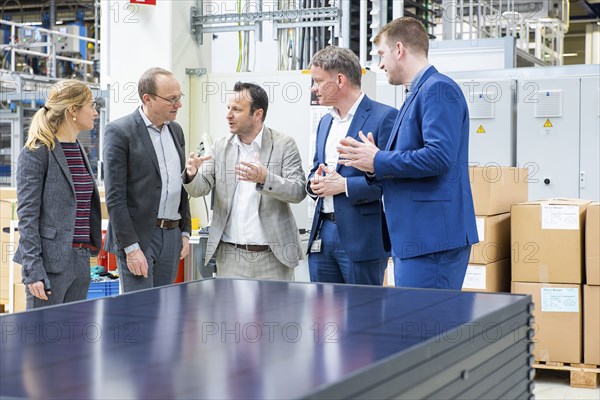 Ministerial visit to MeyerBurger Freiberg