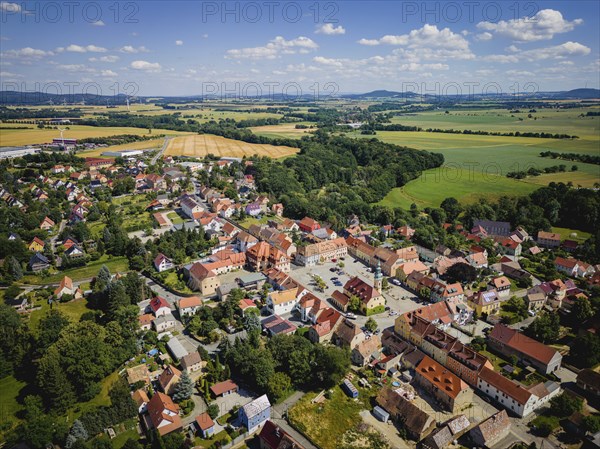 Weissenberg is located about 16 km east of the large district town of Bautzen north of the