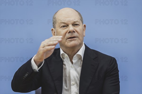 Olaf Scholz (SPD), Federal Chancellor, recorded at a federal press conference on current domestic