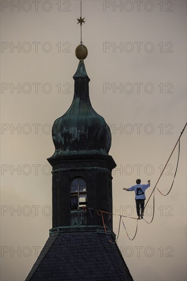 Highline and family festival in Hohnstein Highlines are stretched over the roofs of Hohnstein and