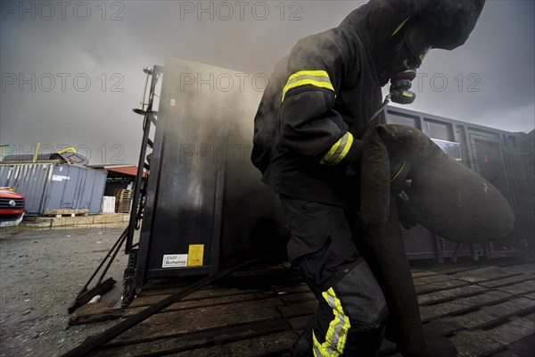 Hot training in the training container