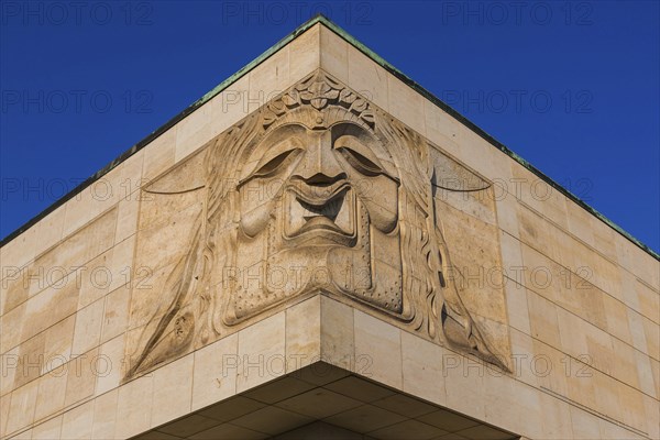 Dresden Functional Building of the Semper Opera, Makolies created four sandstone masks for the