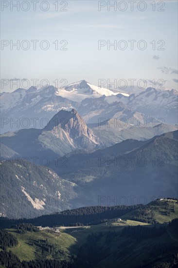 Evening atmosphere, view of Grossvenediger and Venediger group in the Hohe Tauern, in front Grosser