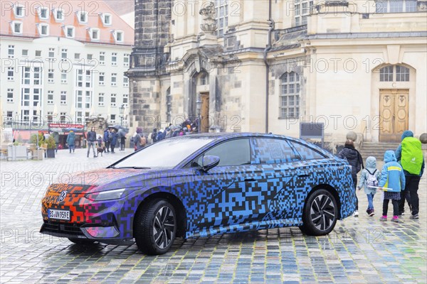 The Volkswagen ID.7 celebrates its world premiere on Monday, 17.4. A camouflaged near-production