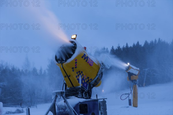 In anticipation of easing of the corona-induced logdown, the ski slope in Altenberg in Saxony's Ore