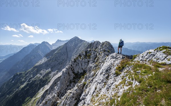 Mountaineer on the summit ridge, Wettersteinkamm, Westliche Wettersteinspitze, Wetterstein