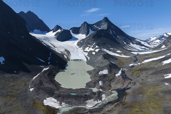 Kaskasavagge valley with Kaskapakte glacier and mountains, mountain Kaskasatjakka and Kuopertjakka,