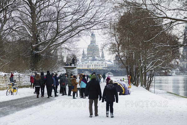 The art object Erwin 21 attracts many walkers along the banks of the Elbe