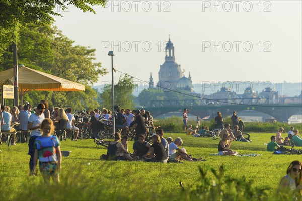 DEU Saxony Dresden Ferry Garden Dresden Johannstadt