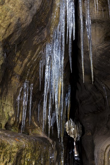 Icicles in the labyrinth on the Nikolsdorf walls