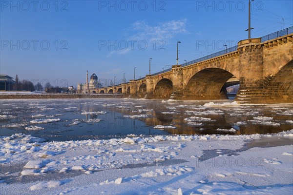 Ice drift on the Elbe in Dresden