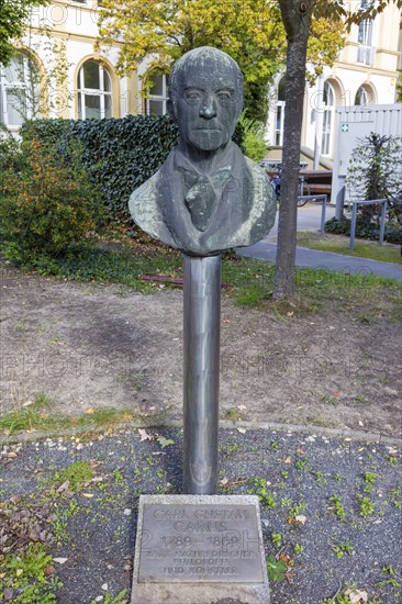 Main building of the Carl Gustav Carus Medical Faculty of the TU Dresden on the grounds of the