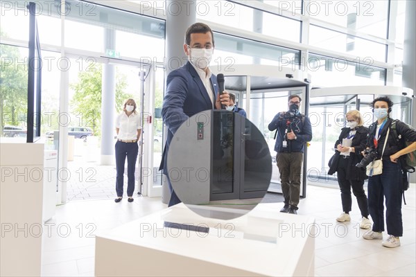 Minister of Economics Martin Dulig visited the newly built Bosch semiconductor factory in Dresden