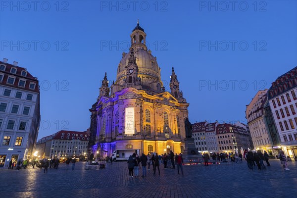 In Dresden, about 3, 000 people gathered on Neumarkt in front of the Church of Our Lady. In the
