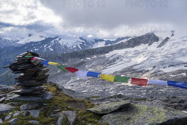 Prayer flags, Buddhism, hike, Schönbichlerhorn, mountain, snow, Berliner Höhenweg, glacier,