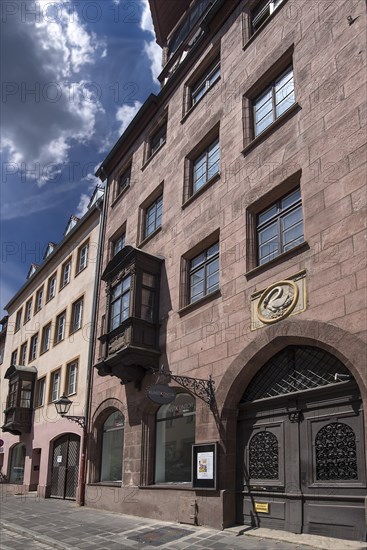 Historical chörlein and house sign from 1777, an earlier house numbering 1563, Füll 12, Nuremberg,