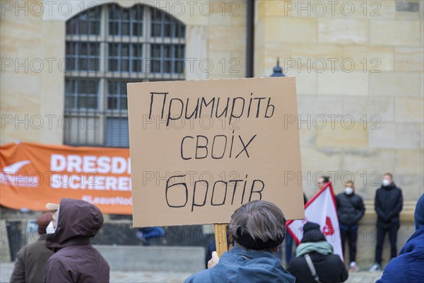 In Dresden, people gathered again on Neumarkt in front of the Church of Our Lady. On posters and
