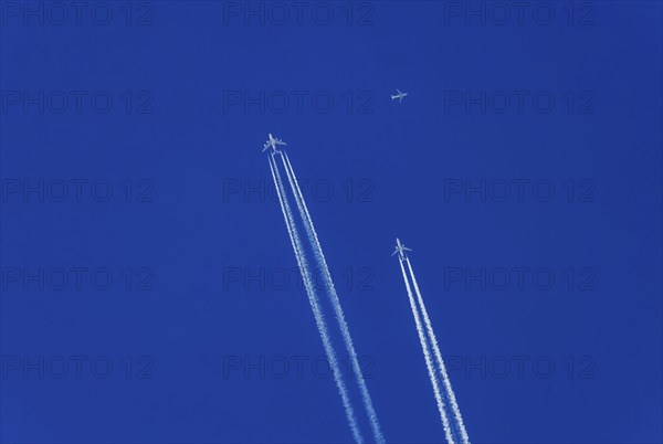 Two Thai Airways aircraft flying to Bangkok, Innsbruck, Tyrol, Austria, Europe