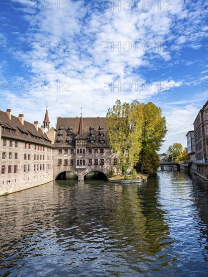 Heilig-Geist-Spital and river Pegnitz, in autumn, Old Town, Nuremberg, Middle Franconia, Bavaria,