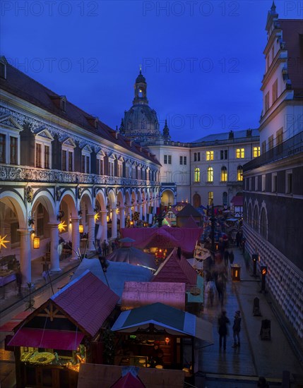 DEU Saxony Dresden The nostalgic Christmas market in the stable yard of the Dresden Residence