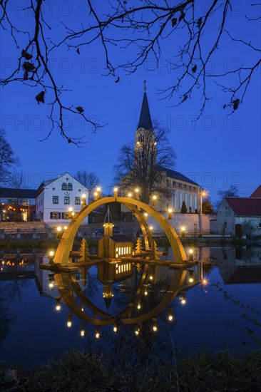 Floating candle arch in the village pond of Bärnsdorf near Moritzburg. The arch is 4.5m high,