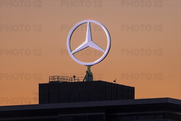 Merdedes star, Daimler, Mercedes-Benz, corporate headquarters, evening atmosphere, after sunset,