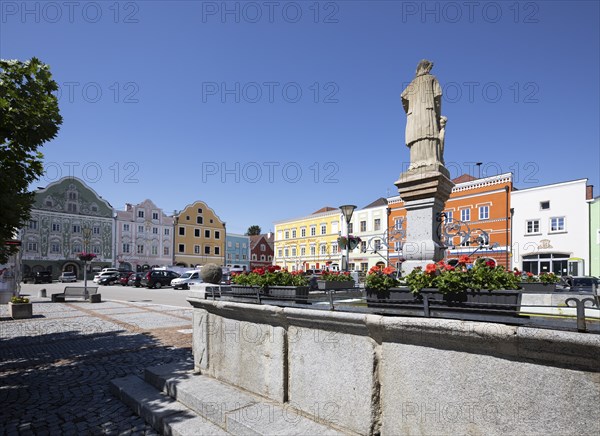 Market square with fountain, Obernberg am Inn, Innviertel, Upper Austria, Austria, Europe
