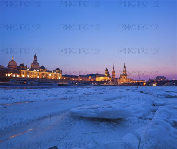 Ice drift on the Elbe in Dresden