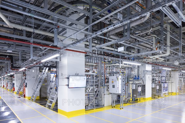 Minister of Economics Martin Dulig visited the newly built Bosch semiconductor factory in Dresden