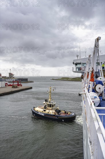 Tug, towing assistance, EDDY Tug towing the ferry King Seaways out of the harbour of Ijmuiden,