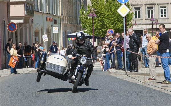 Sebnitz, town festival with classic car rally. The new flower girl Tina Häntzschel starts the